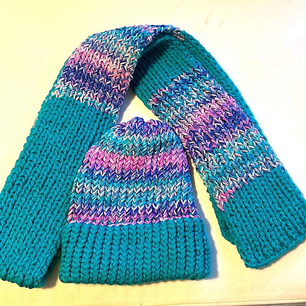 Hand made Hat and Scarf set In a Med size Woman/ Teens